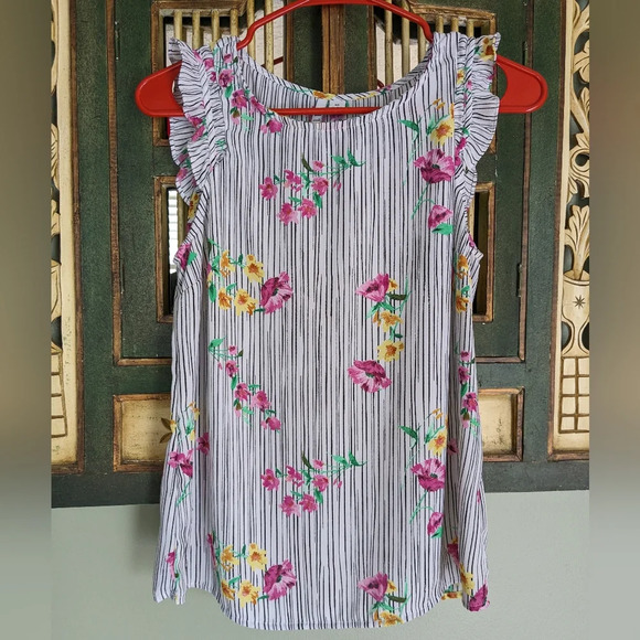 Elle size XS floral ruffle cap sleeve top - Picture 1 of 6